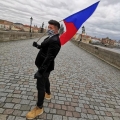 Album Nesmíš to vzdát (feat. Olga Lounová) - Single